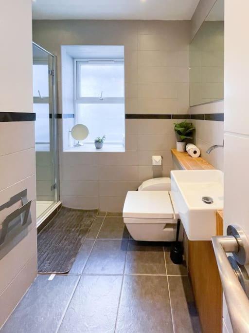 Edge14- Spacious, Stylish And Near The Beach! New Quay Exterior foto