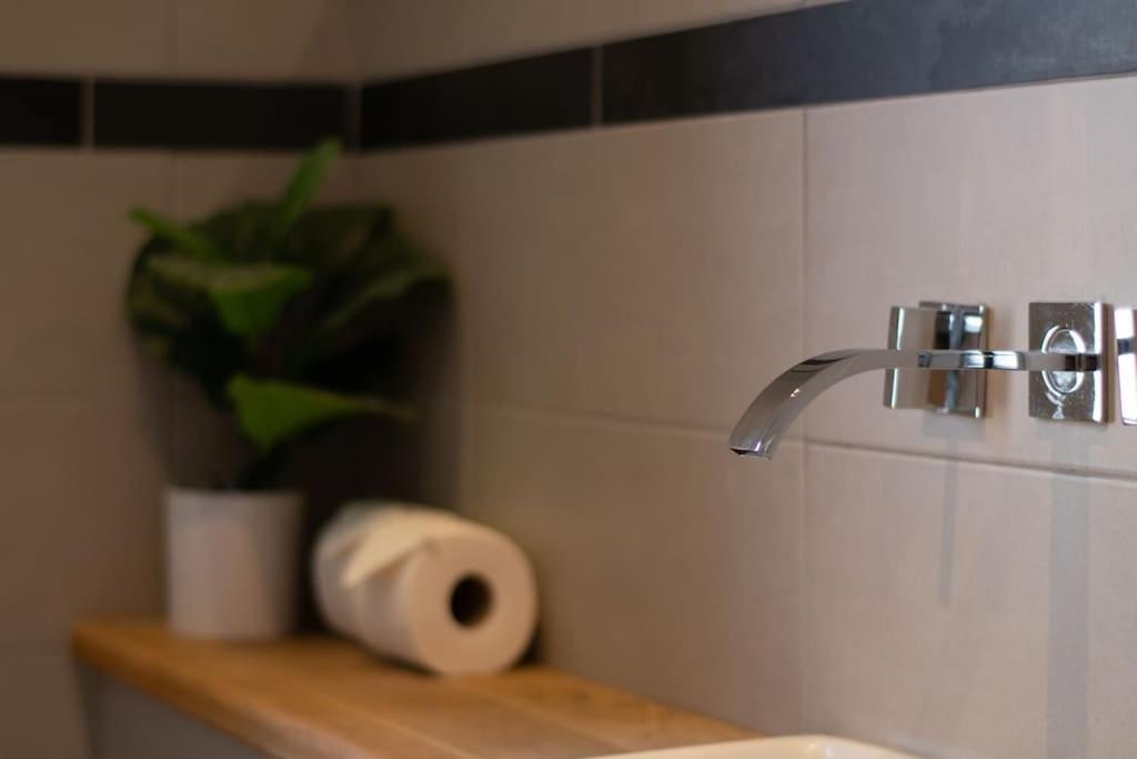 Edge14- Spacious, Stylish And Near The Beach! New Quay Exterior foto