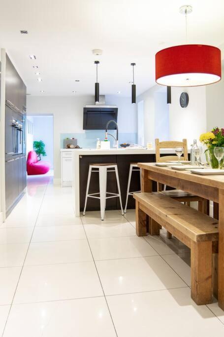 Edge14- Spacious, Stylish And Near The Beach! New Quay Exterior foto