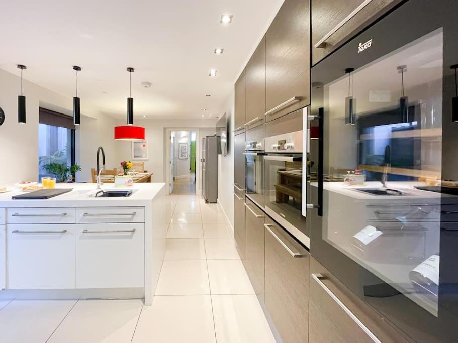 Edge14- Spacious, Stylish And Near The Beach! New Quay Exterior foto