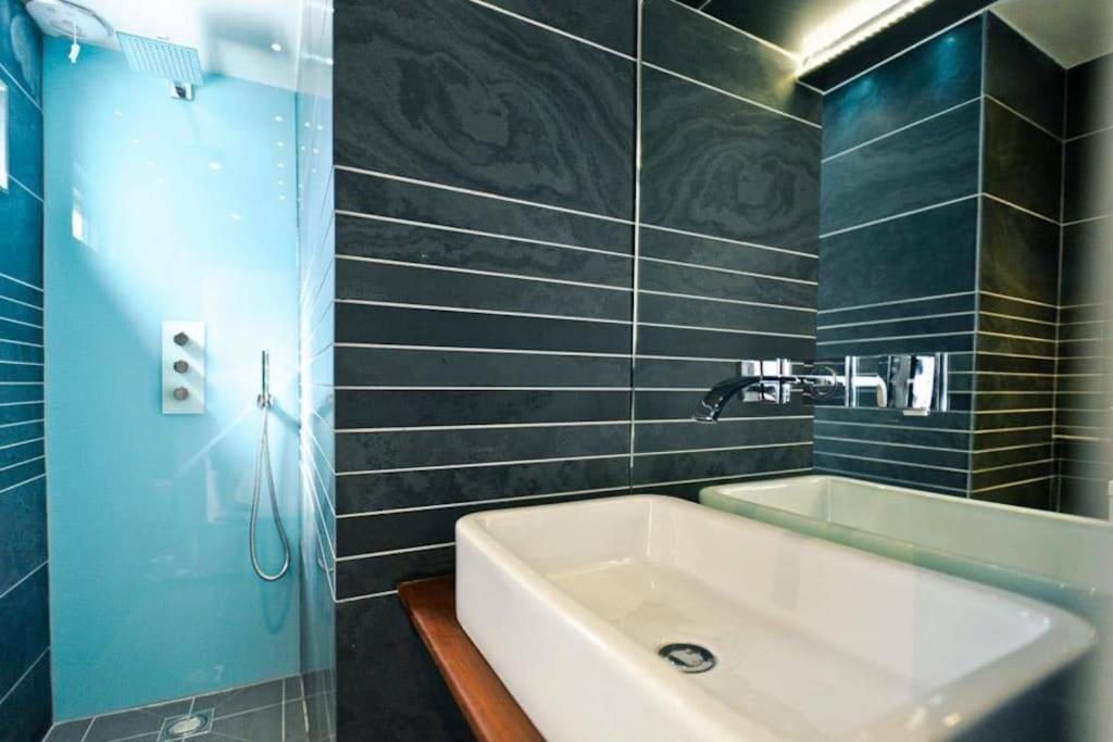 Edge14- Spacious, Stylish And Near The Beach! New Quay Exterior foto