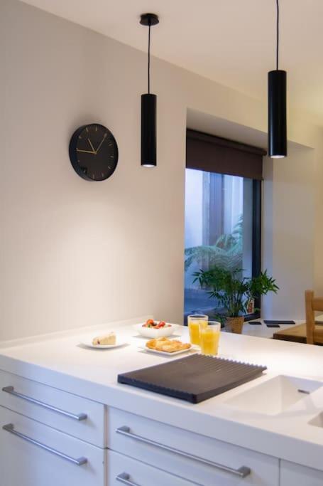 Edge14- Spacious, Stylish And Near The Beach! New Quay Exterior foto