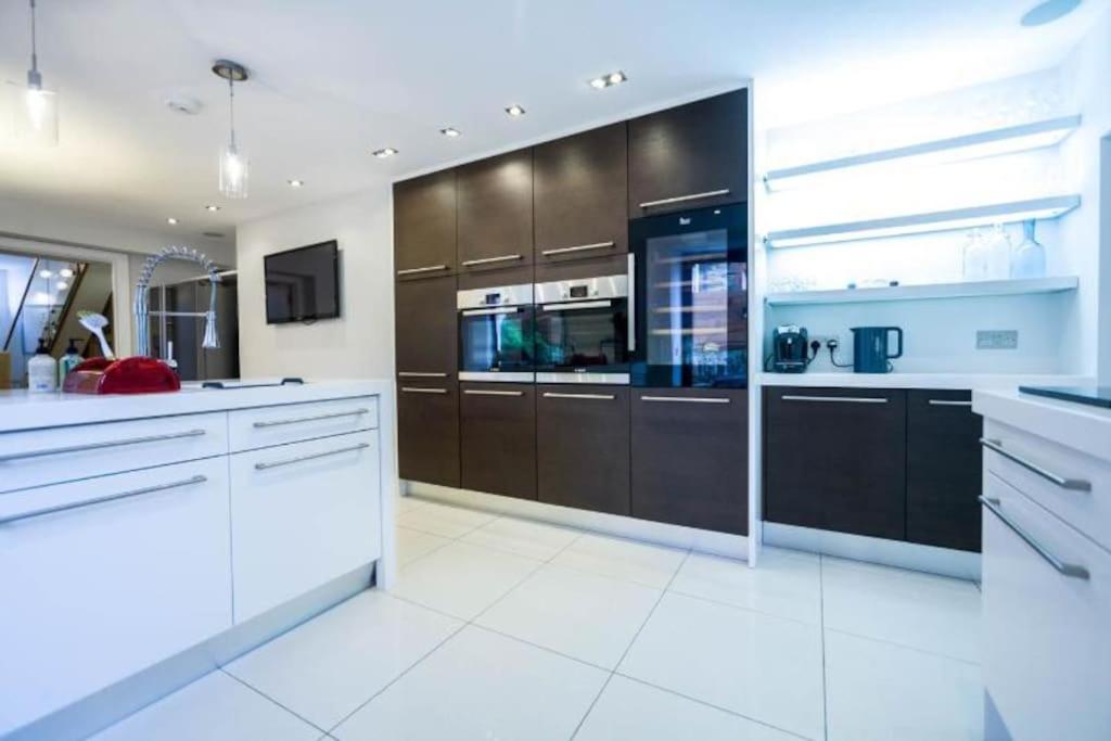 Edge14- Spacious, Stylish And Near The Beach! New Quay Exterior foto