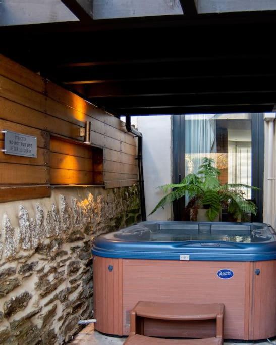 Edge14- Spacious, Stylish And Near The Beach! New Quay Exterior foto